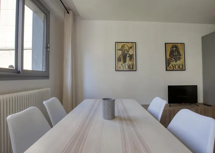 Charming Apartment In The Heart Of The 19Th